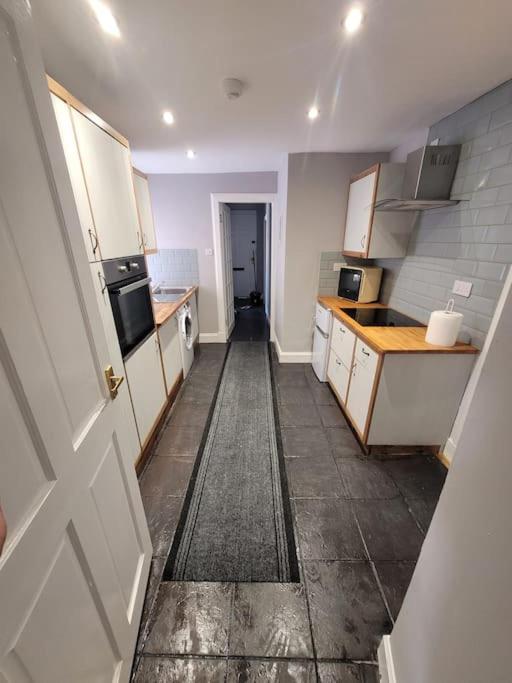 2 Kilkerran Road Apartment แคมป์เบลทาวน์ ภายนอก รูปภาพ