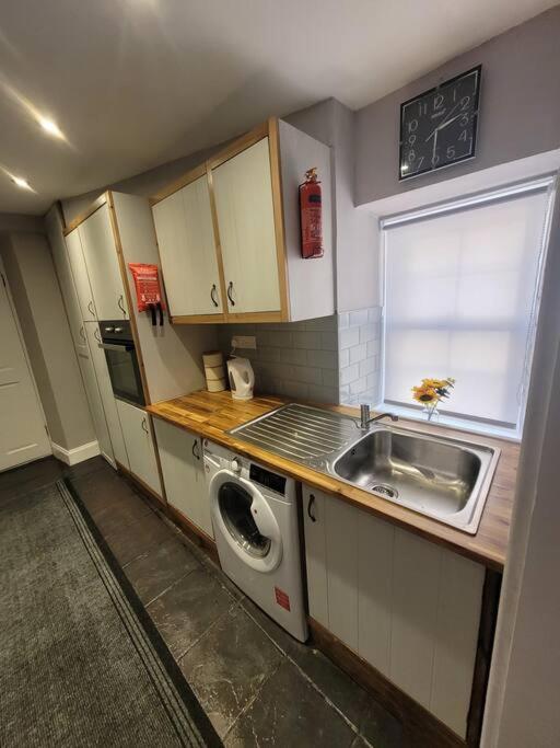 2 Kilkerran Road Apartment แคมป์เบลทาวน์ ภายนอก รูปภาพ